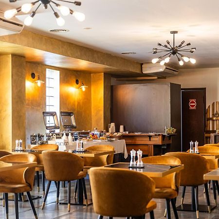 Hotel Maxim Арад Экстерьер фото
