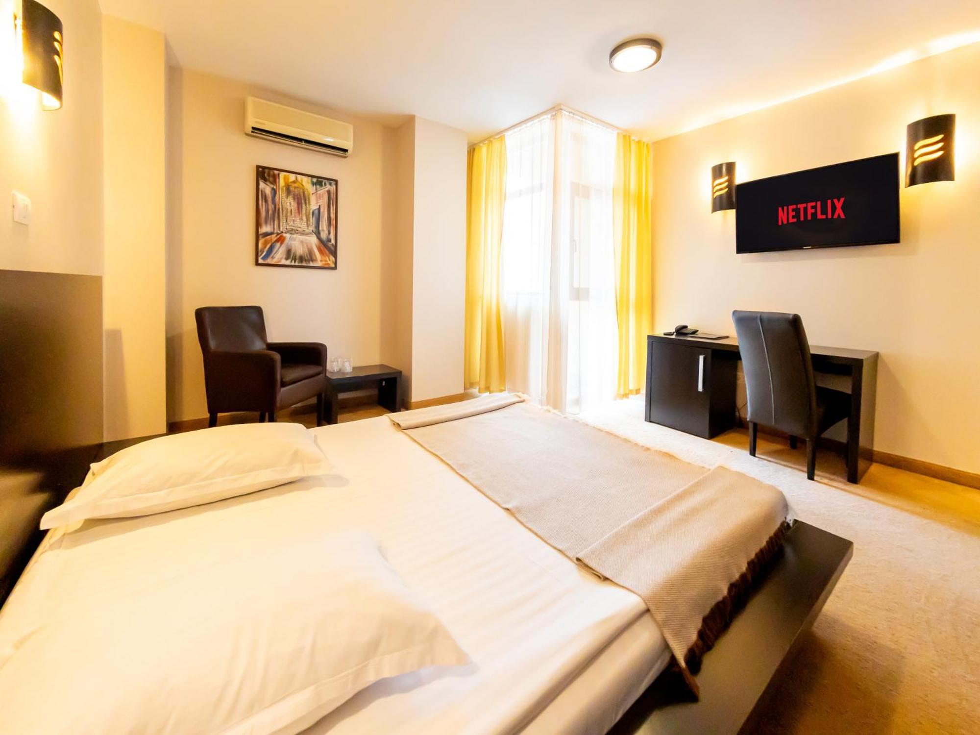 Hotel Maxim Арад Экстерьер фото