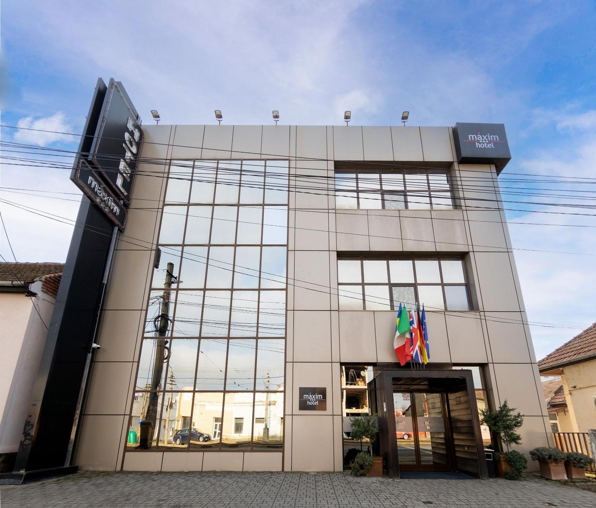 Hotel Maxim Арад Экстерьер фото